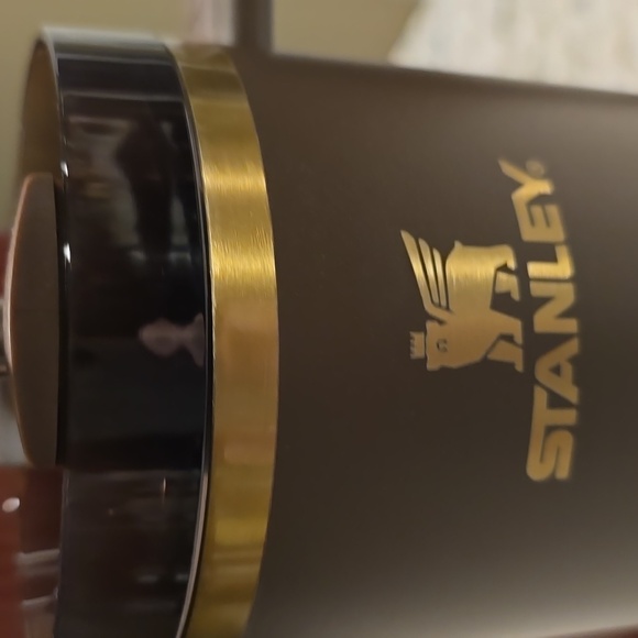 Stanley Limited Edition Chocolate Gold 40oz Quencher - Picture 8 of 13